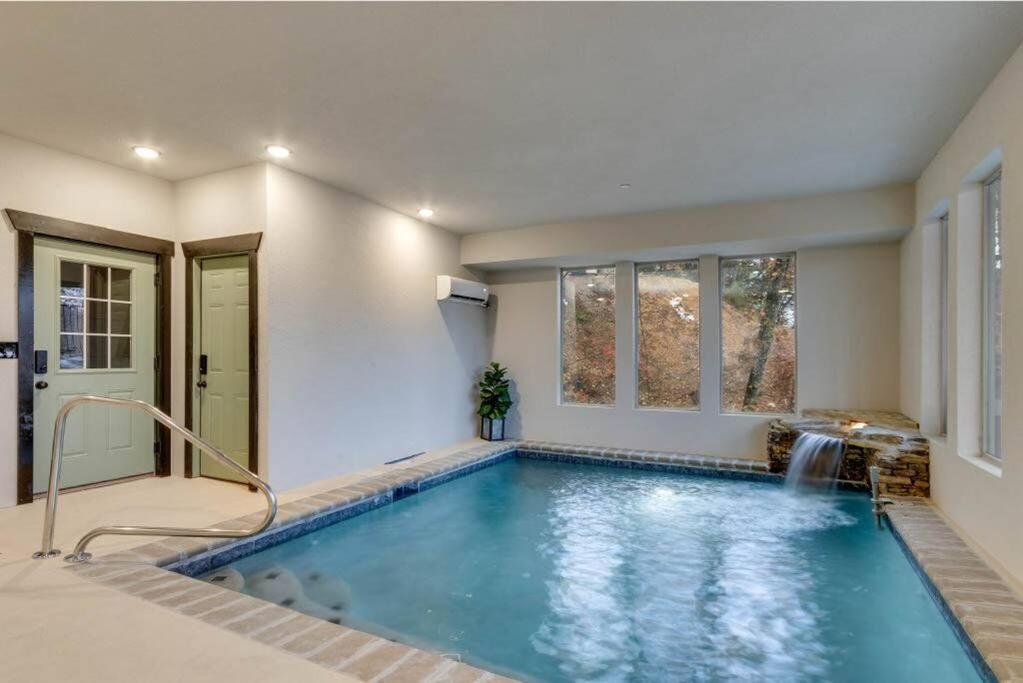 Blue Moon Ridge: Brand New Cabin! 5 Bedrooms, Pool/Hot Tub, Theatre Pigeon Forge Exterior foto